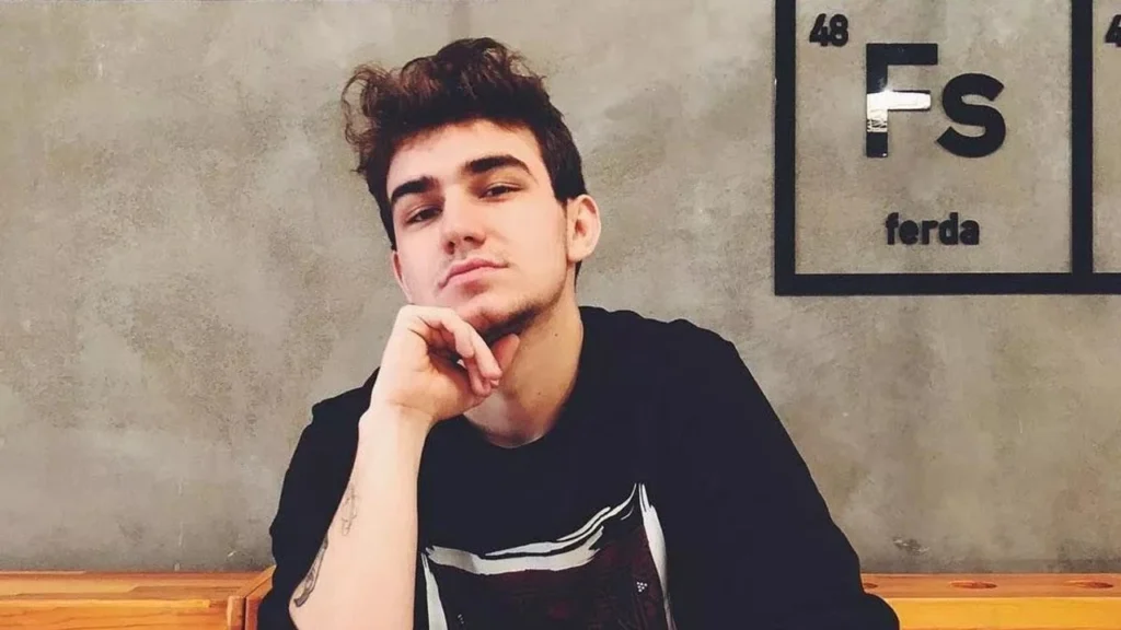 Enes Batur'un ortalıktan kaybolmasından sonra ilk açıklama arkadaşı Berkcan Güven'den geldi.