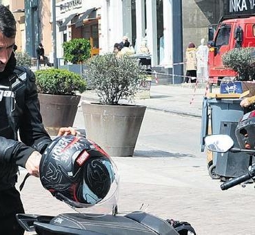 Motosikletle-Trafik-Sorununa-Cozum-Buldu-featured