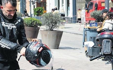 Motosikletle-Trafik-Sorununa-Cozum-Buldu-featured