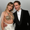Robert-Pattinson-ve-Suki-Waterhouse-Gizlice-Evlendi-mi-featured