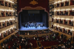 Tarihi-San-Carlo-Opera-Sahnesi-290.-Yilini-Kutlamaya-Hazirlaniyor-featured