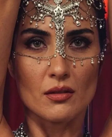 Tuba-Buyukustun8217un-Sultana-Filmindeki-Goruntusu-Gundem-Oldu-featured