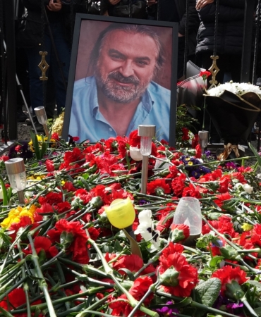 Volkan-Konak-Vefatinin-Birinci-Yilinda-Mezari-Basinda-Anildi-featured