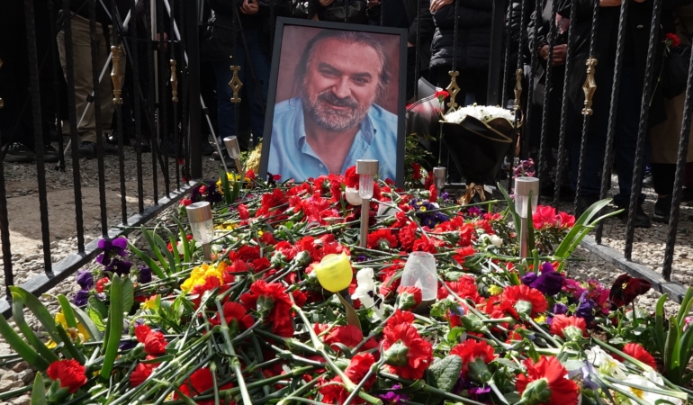 Volkan-Konak-Vefatinin-Birinci-Yilinda-Mezari-Basinda-Anildi-featured