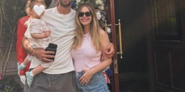 2-yasindaki-kizinin-yuzunu-ilk-kez-gosterdi-Dogum-gunu-surprizi-featured