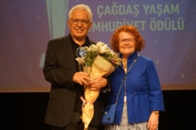 20.-Cagdas-Yasam-Cumhuriyet-Odulu-Zulfu-Livanelinin-Oldu-featured