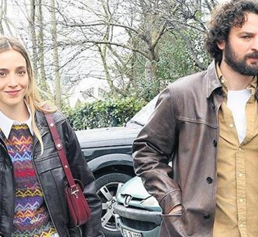 Bebek-Ziyaretine-Giden-Unlu-Cift-featured