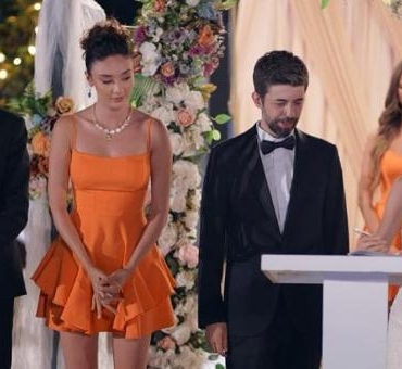 Bu-Mutlu-Gunumuzde-filmi-Konusu-ve-oyuncu-kadrosu-featured