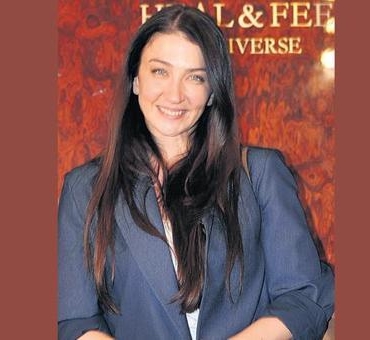 Ceren-Benderlioglu-Sirkeyle-yikaniyorum-featured