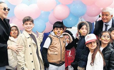 Cocuklar-icin-balonlar-gokyuzune-birakildi-featured