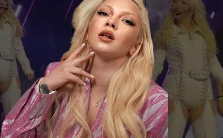 Ece-Seckin8217in-sahne-kiyafeti-olay-yaratti-8216Bebek-bezi-gibi8217-featured