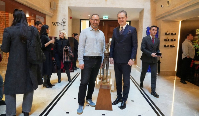 Ekber-Sursalin-Heykelleri-Nisan-Ayinda-JW-Marriott-Bosphorusta-featured