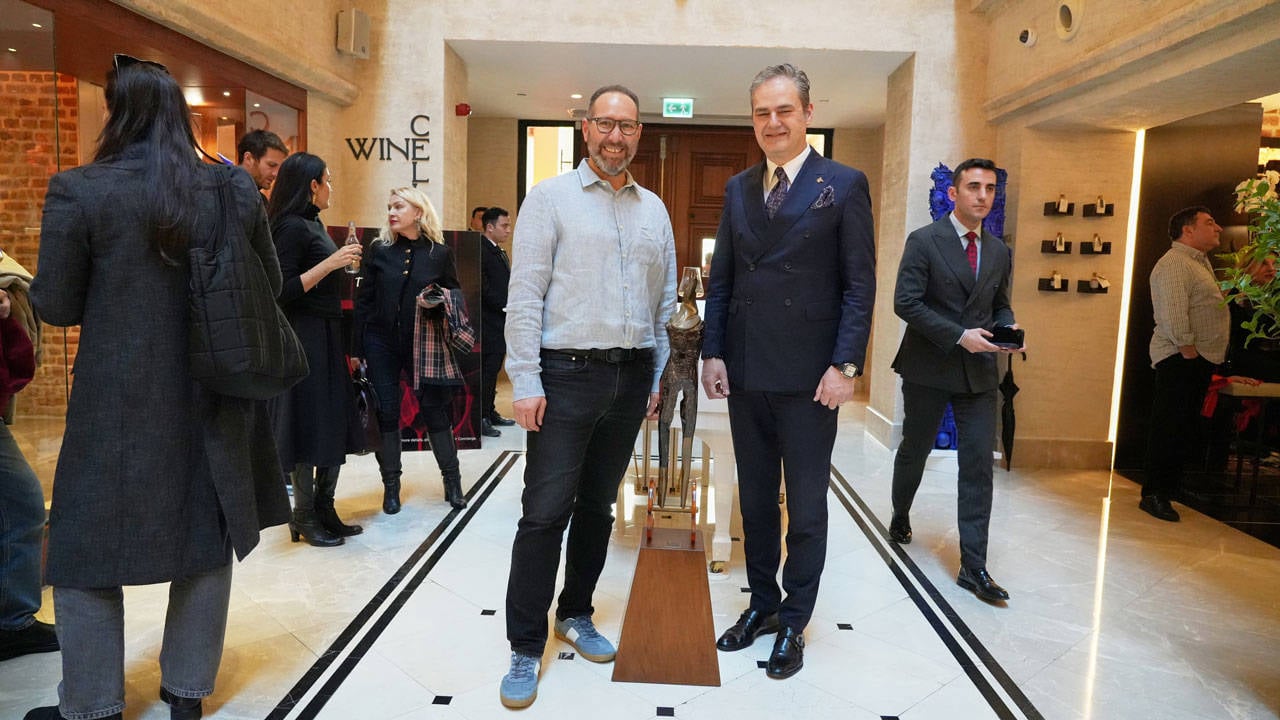 Ekber-Sursalin-Heykelleri-Nisan-Ayinda-JW-Marriott-Bosphorusta-featured