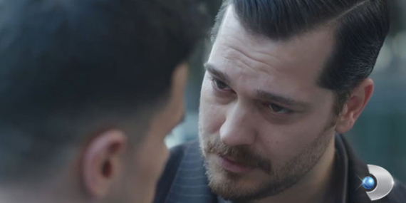 Esref-Tekten-Genclere-Anlamli-Cagri-Silahi-Birak-Kalemi-Tut-featured