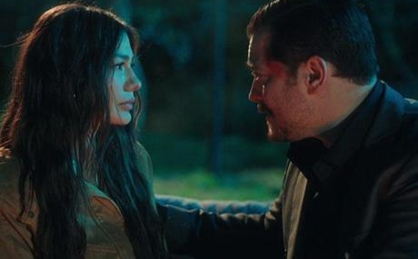 Esref-babalik-mujdesini-aliyor-Nisan-Ihtiyarin-kizi-mi-featured