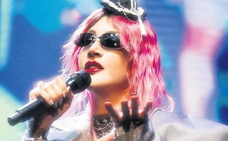 Hande-Yener8217den-Genclere-Oneri-Iki-Bakisa-Kanmayin-featured