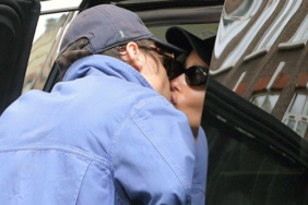 Harry-Styles-ve-Zoe-Kravitz-Evleniyor-mu-Gosterisli-Yuzuk-Gundemde-featured