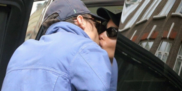 Harry-Styles-ve-Zoe-Kravitz-Evleniyor-mu-Gosterisli-Yuzuk-Gundemde-featured