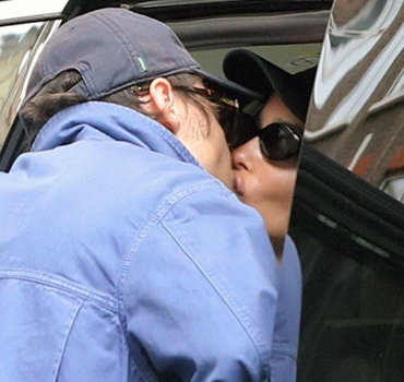 Harry-Styles-ve-Zoe-Kravitz-Evleniyor-mu-Gosterisli-Yuzuk-Gundemde-featured