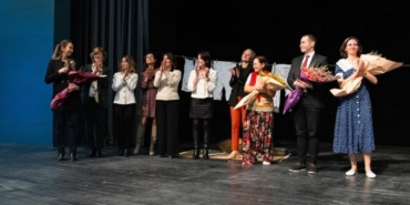 Is-Dunyasinin-Lider-Kadinlarindan-Anlamli-Tiyatro-Performansi-featured