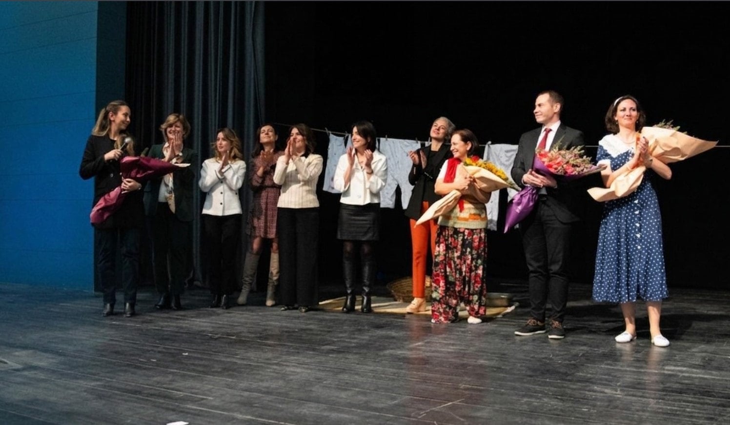 Is-Dunyasinin-Lider-Kadinlarindan-Anlamli-Tiyatro-Performansi-featured