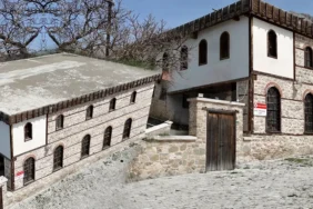 Isparta8217da-800-Yillik-Mimari-Miras-Kubbesiz-Bahce-Camisi-featured