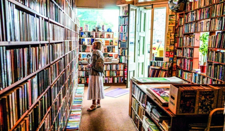 Kitap-Dunyasinda-Alarm-Sektor-Daraliyor-Akademik-Yayincilik-Cokuyor-featured