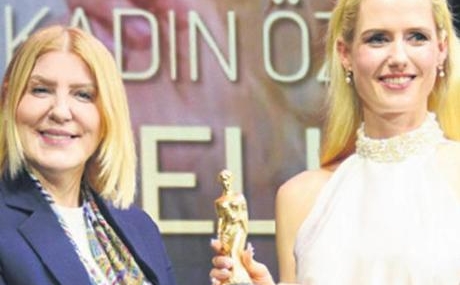 Odullerle-Taclanan-Kadin-Liderler-featured