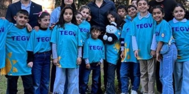 Ozan-Akbaba-TEGV-cocuklarini-8216Uzak-Sehir8217-setinde-agirladi-featured