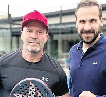 Padel-Maci-Yapan-Ikilinin-Eglenceli-Anlari-featured