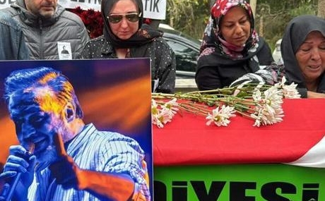 Riza-Tamer-Sisman8217a-duygusal-bir-veda-Gitari-ile-ugurlandi-featured