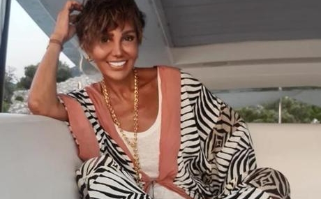 Serap-Pakoz-meme-kanserine-yakalandigini-duyurdu-featured