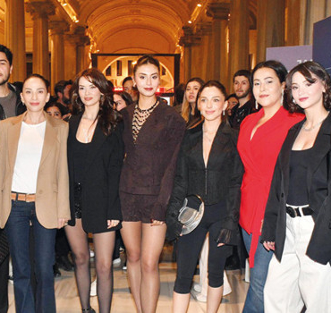 Sultana-Filmi-Gala-Gosteriminde-Izleyiciyle-Bulustu-featured