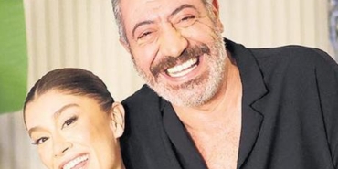 Vokaliste-Ozel-Bir-Duet-Jestinde-Bulundular-featured