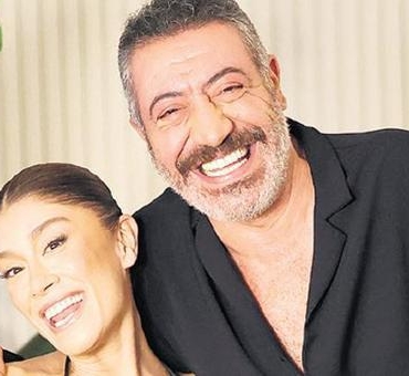 Vokaliste-Ozel-Bir-Duet-Jestinde-Bulundular-featured