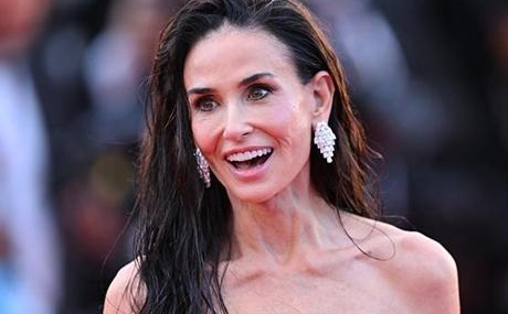 79.-Cannes-Film-Festivali-suruyor-Kirmizi-halida-unluler-featured