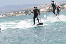 Ailece-Motosurf-Keyfi-Denizde-Sov-Yaptilar-featured
