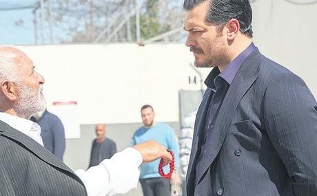 Ali-Surmeli-8216Esref-Ruya8217-dizisinde-Celo-Aga-karakteriyle-featured