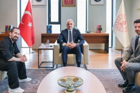 Bakan-Ersoy-ve-Dogukan-Manco-Baris-Manco-Mirasi-Icin-Bulustu-featured
