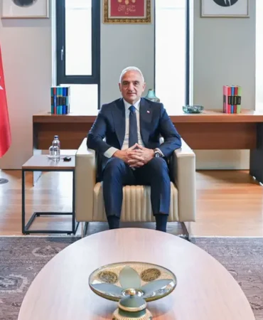 Bakan-Ersoy-ve-Dogukan-Manco-Baris-Manco-Mirasi-Icin-Bulustu-featured
