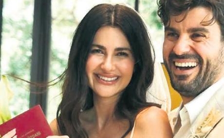 Cicegi-burnunda-bir-dizi-seti-featured