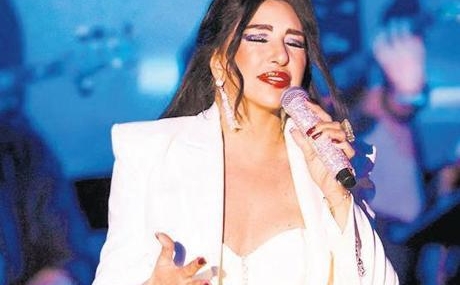 Duru-Beyaz-Kostumuyle-Goz-Doldurdu-featured