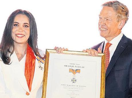 Kraliyet-Nisani-Karsu-Donmez8217e-Takdim-Edildi-featured