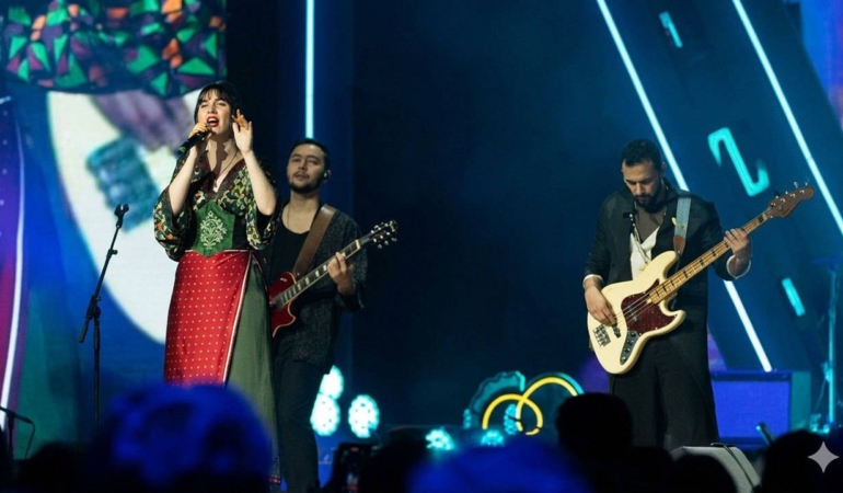 Saygi1-Konserinde-Yapay-Zeka-Krizi-Sandal-ve-Dalkilic-Karsi-Karsiya-featured