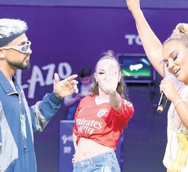 Sefo-ile-tribunleri-costuran-muhtesem-performans-featured
