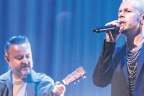 Seksendort-20.-Yilini-Coskulu-Bir-Konserle-Kutladi-featured