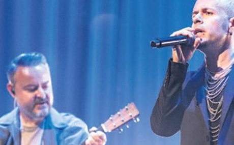 Seksendort-20.-Yilini-Coskulu-Bir-Konserle-Kutladi-featured