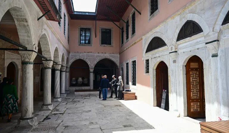 Topkapi-Sarayi8217nda-Yeni-Donem-Kadinefendiler-Tasligi-Acildi-featured