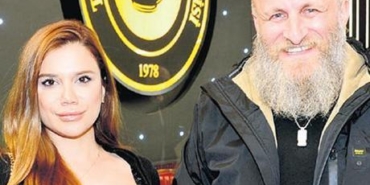 ‘Oflu-Hoca-sahneye-hazirlik-yapiyor-featured