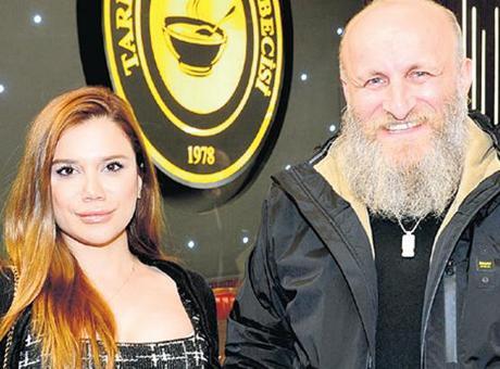 ‘Oflu-Hoca-sahneye-hazirlik-yapiyor-featured